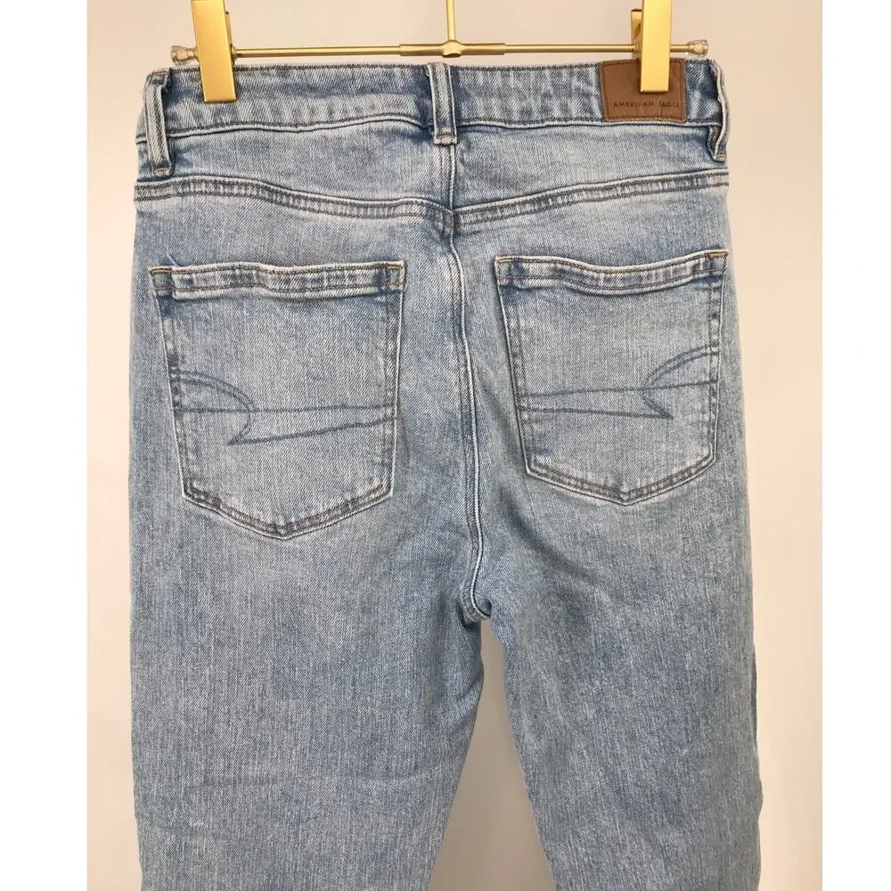 American Eagle Outfitters Light Wash Mom Jean Size 2